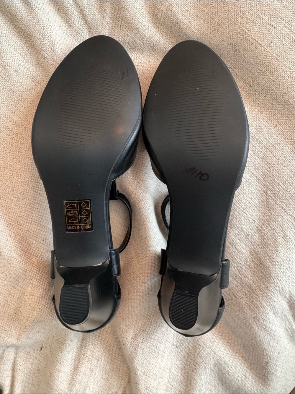 Unique Vintage 1920s Black Leatherette Closed Toe T-Strap Roxy Pumps in Black - Picture 10 of 12